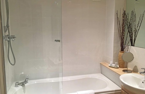 Upwood Chalet De Esquí | 2 bedroom accommodation in Ramsey, Nr Huntingdon