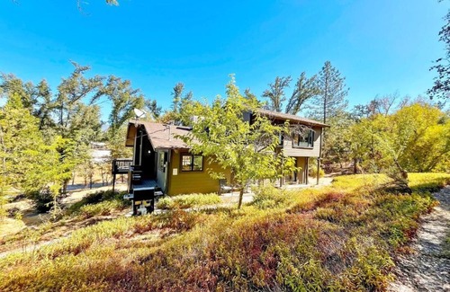 Oakhurst Cabina | Modern Yosemite Cabin, 15min Bass Lake, Sleeps 8