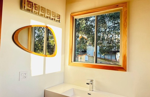 Midpines Casa | Modern Yosemite Escape Serene 10-Acre Getaway at Twisted Manzanita