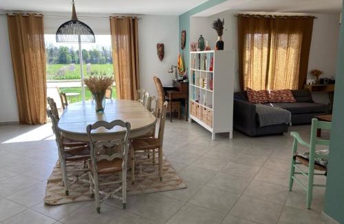 Pezenas Casa | Moderne Confort Familial Piscine naturelle 11mx3m