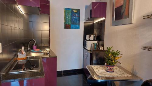 El Guincho Apartamento | Moderne Ferienwohnung mit privatem Balkon sowie Meer- und Gebirgsblick
