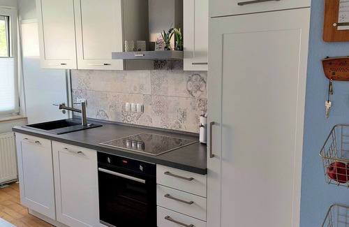 Haste Condominio | Moderne Helle 3-zimmer-wohnung mit Kamin + Garten, Familienfreundlich