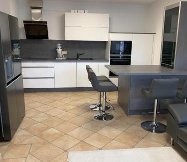 Wolfhagen Casa | Moderne Monteurwohnung mit Terrasse "Am Teichberg"