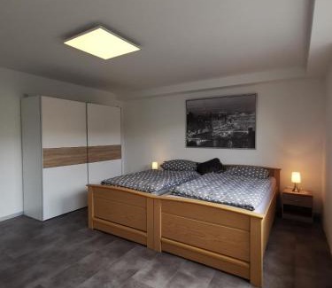 Remscheid Apartamento | Moderne Wohnung mit Terrasse und eigenem Zugang.