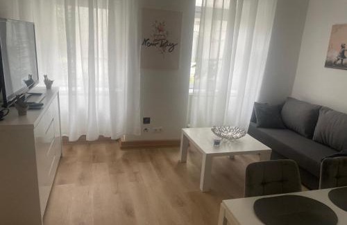Funfhaus Apartamento | Modernes 60m2 Apartment mit Gartenblick - Hundefreundlich nähe Westbahnhof T5