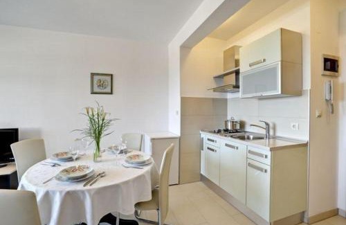 Liznjan Apartamento | Modernes Ferienappartement mit drei Balkonen mit Meerblick, in der Nähe des Strandes und des Zentrums, mit einem gemeinschaftlichen Partyraum