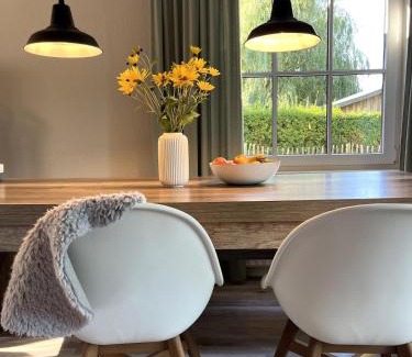 Vadersdorf Apartamento | Modernes Ferienhaus für Familien und Surfer