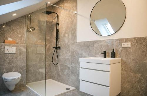 Ramstein-Miesenbach Apartamento | Modernes Loft in Ramstein - mit Sauna & TLA