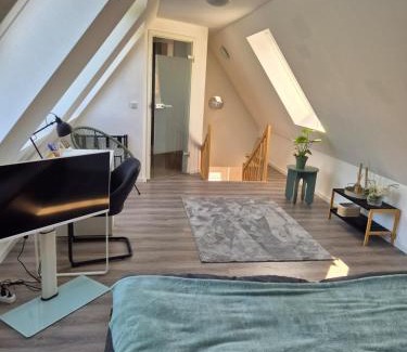 Sudstadt Apartamento | Modernes Zimmer in ruhiger Lage