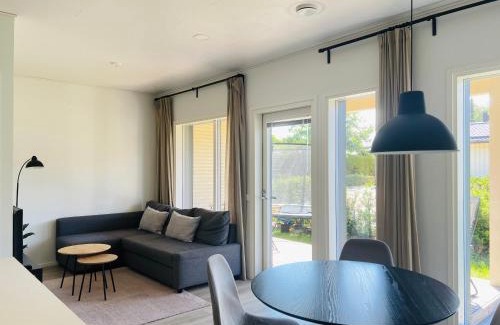 Vantaa Apartamento | Moderni paritalo lähellä lentokenttää, free parking, sauna