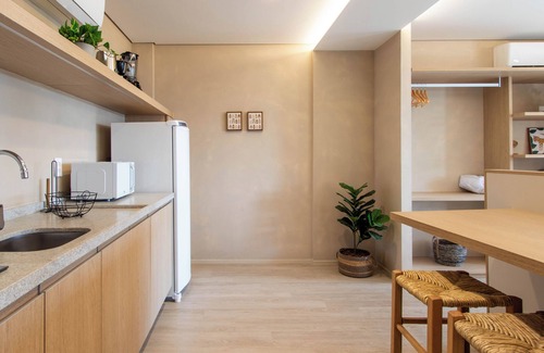Sambaqui Apartamento | Modernidade com banheira e vista para o mar TJ1437