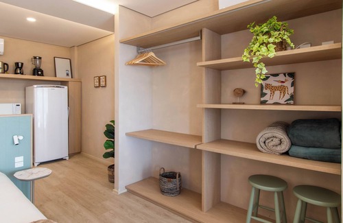 Sambaqui Apartamento | Modernidade com banheira e vista para o mar TJ1437