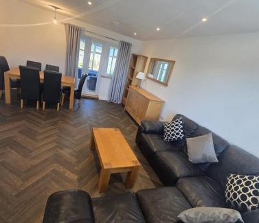 Wrexham Casa | Modernised 3 Bed House