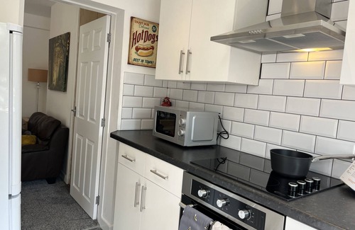 Wigan Casa | Modernised Central Wigan Townhouse Sleeps up to 6
