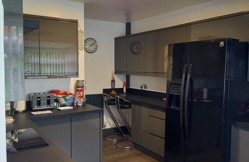Fairwater Casa | Modernised home with 2 bedrooms in Cardiff