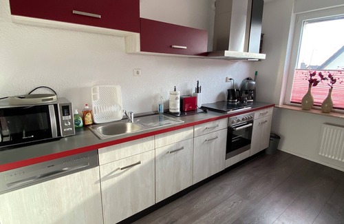 Langenfeld Apartamento | Modernisierte Wohnung, Zentral und Ruhig