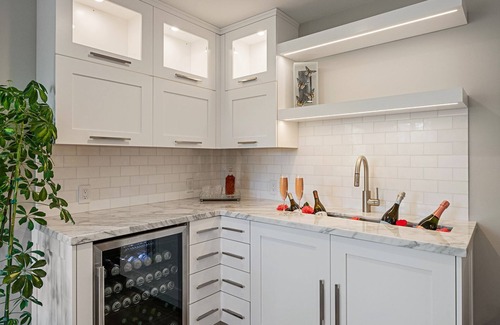 Santa Rosa Casa | Modernist Wine Country Estate Home - Newly remodeled & centrally located JACUZZI