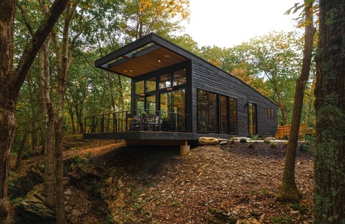 Rhinebeck Casa | Modernist Wooded Retreat Rhinebeck on 75 acres