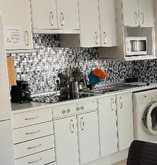 Ciudad Lineal Apartamento | Moderno apartamento a 10 minutos del centro