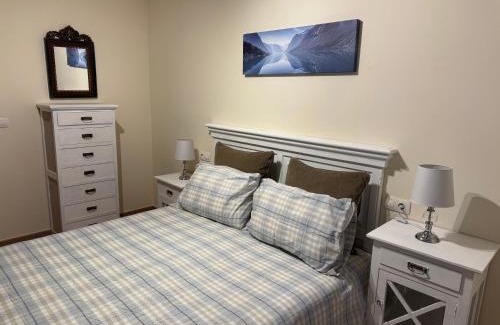 Puebla de Lillo Apartamento | Moderno apartamento a pie de pista en la Estación de San Isidro
