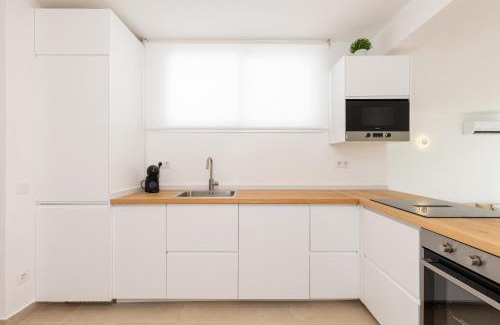Coves Noves Apartamento | Moderno apartamento totalmente reformado con vistas al mar