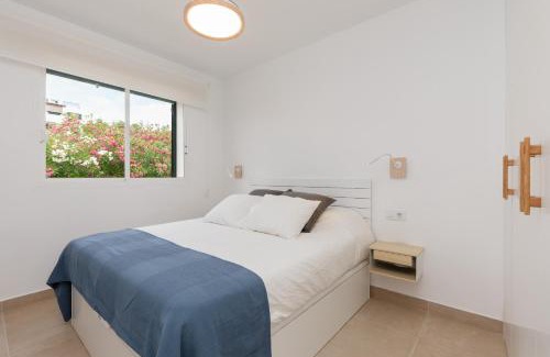Coves Noves Apartamento | Moderno apartamento totalmente reformado con vistas al mar
