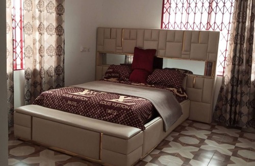 Roman Ridge Cama Y Desayuno | Modest and spacious room