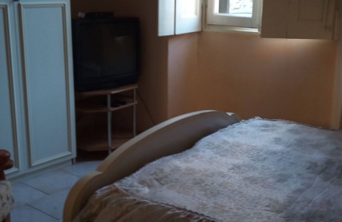 Somma Lombardo Apartamento | Modest house
