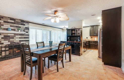 Modesto Casa | Modesto Vacation Home: 6 Mi to Downtown!