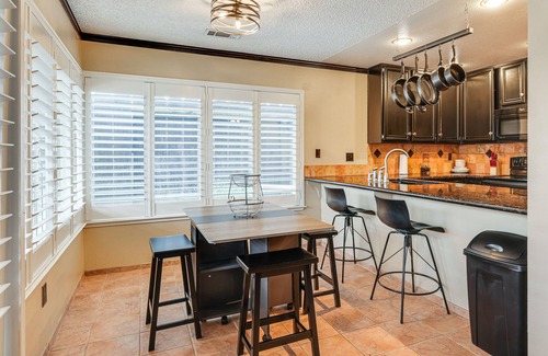 Modesto Casa | Modesto Vacation Home: 6 Mi to Downtown!