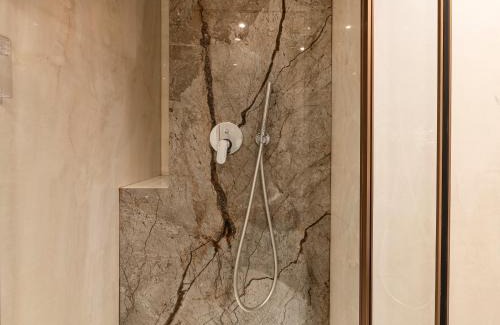 Milan Apartamento | Modigliani terrace jacuzzi Golden House