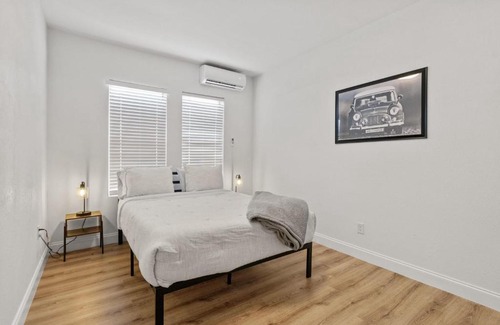 Ybor City Apartamento | Modish 1BR Apartment in Cigar City with Parking
