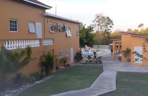 Runaway Bay Cama Y Desayuno | Modrians