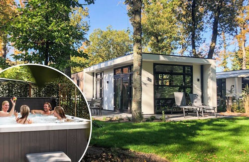 Beekbergen-Zuid Chalet De Esquí | ✓ Module Special at Recreatiepark Beekbergen ✓ Holiday home for 4 persons ✓ Located in Beekbergen (Gelderland) ✓ Holiday park on the Veluwe ✓ Book directly through the park
