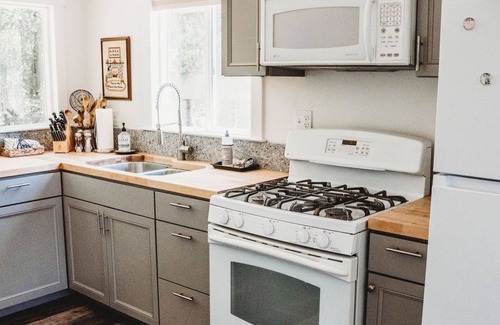 Adelaida Casa | 'Moe's Cabin' in the heart of Adelaida wine country