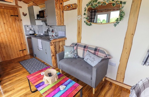 Denbigh Cabaña | MOEL Y PARC, romantic, luxury holiday cottage in Denbigh