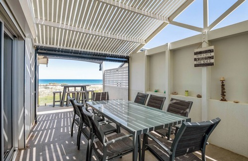 Moana Casa | Moeys: Perfect Beachfront Escape for Family Gatherings or Friends’ Getaways