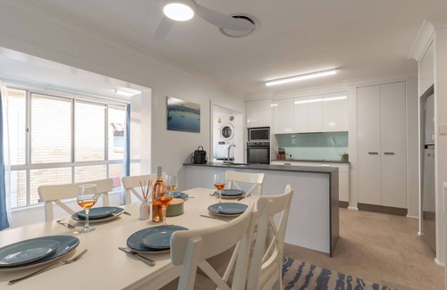 Moffat Beach Apartamento | Moffat Beach Coastal Contemporary Unit A
