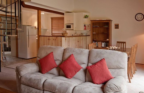 East Jindabyne Cabaña | Mogul - A Freestanding East Jindabyne Lakefront Holiday Home