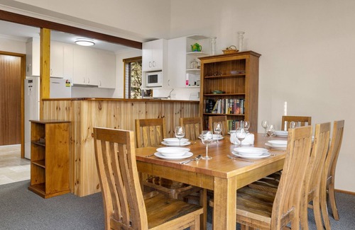 East Jindabyne Cabaña | Mogul - A Freestanding East Jindabyne Lakefront Holiday Home