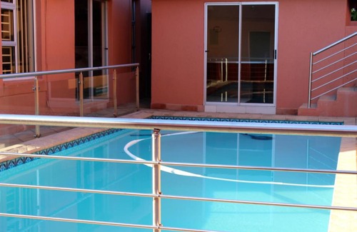 Moses Kotane Casa | Mogwase Guesthouse
