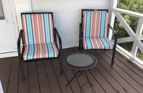 Shawcrest Cabaña | Mohawk Cottage, keep it simple at this peaceful cottage. Off street parking.