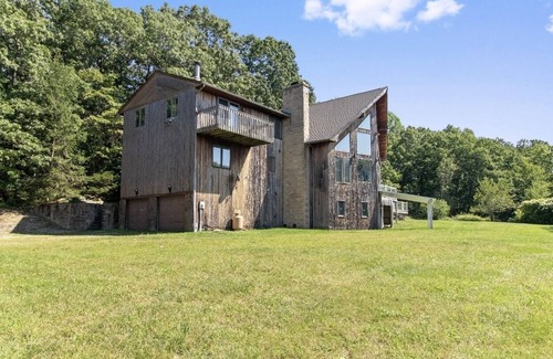 Montville Cabina | Mohegan Cabin Estate
