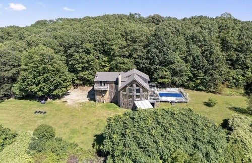 Montville Cabina | Mohegan Cabin Estate