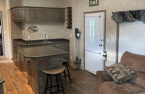 Glenmont Cabaña | Mohican riverfront property on Wally Road.