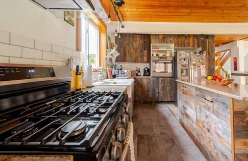 High Falls Casa | Mohonk's Peaceful 5BR-3BA~Jacuzzi~Huge Deck~Right On Coxing Kill~ Private Road