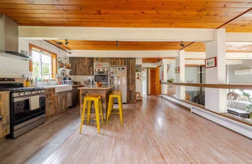 High Falls Casa | Mohonk's Peaceful 5BR-3BA~Jacuzzi~Huge Deck~Right On Coxing Kill~ Private Road