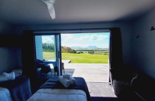 Ruakaka Casa | Moko Hiwi Escape - Kotare Suite