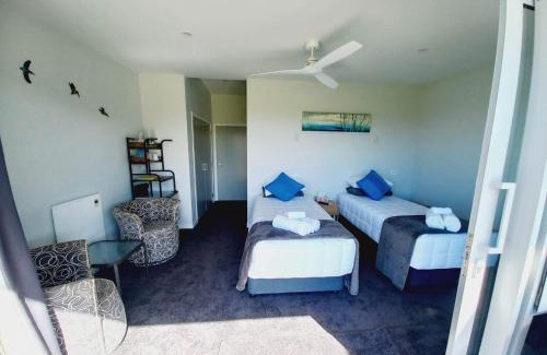 Ruakaka Casa | Moko Hiwi Escape - Kotare Suite
