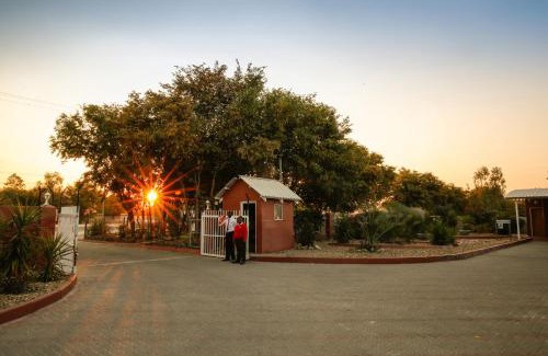 Maun Hotel | Mokoro Lodge